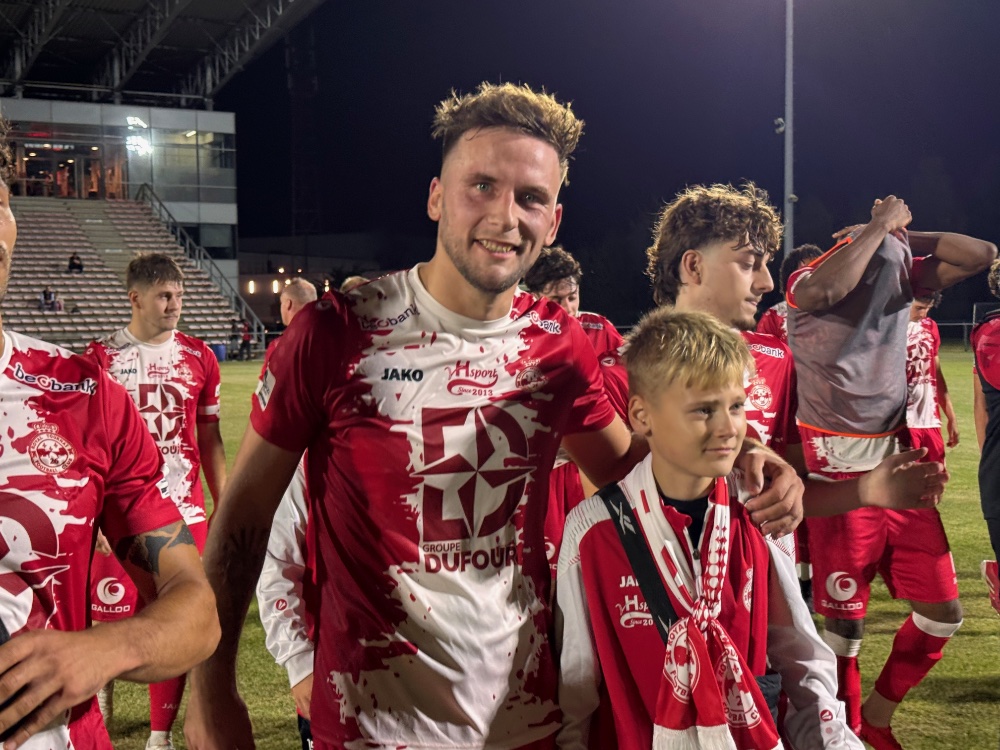 IMG_6136 xavier berthe et un jeune du Royal Tournai Football Club